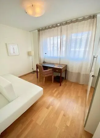 178 Good Location Spacious And Free Parking Included Lejlighed