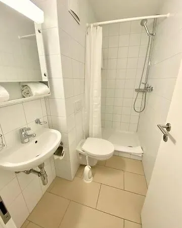 178 Good Location Spacious And Free Parking Included Lejlighed *