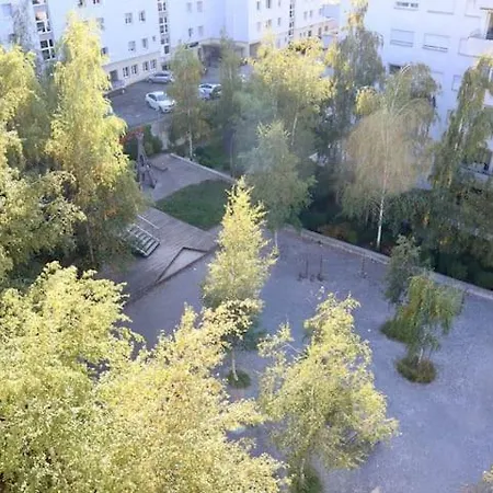 178 Good Location Spacious And Free Parking Included アパート *
