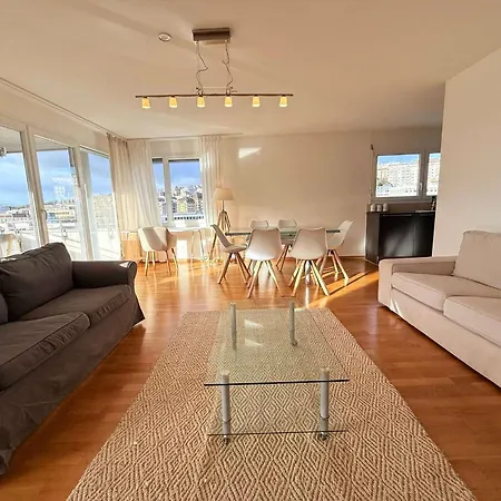 178 Good Location Spacious And Free Parking Included Lägenhet