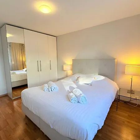 178 Good Location Spacious And Free Parking Included Lägenhet