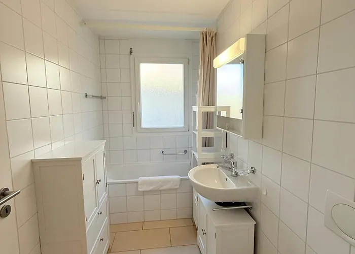 アパート 178 Good Location Spacious And Free Parking Included *