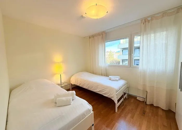 178 Good Location Spacious And Free Parking Included Apartment